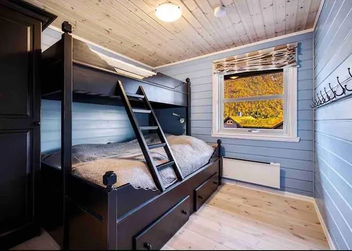 I Myrkdalen Helgatun